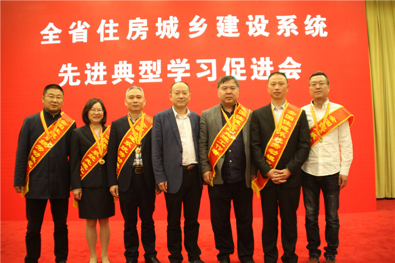 婺江集团木工“伍小红”获全国住建系统劳模称号