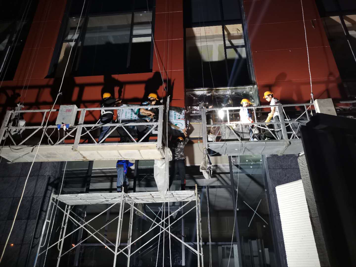 黑夜下的你最美！-挑灯夜战抢进度、加班加点赶工期