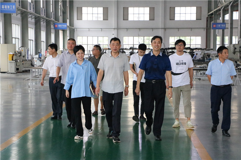 金东区人大主任邱银泉一行莅临婺江集团指导工作
