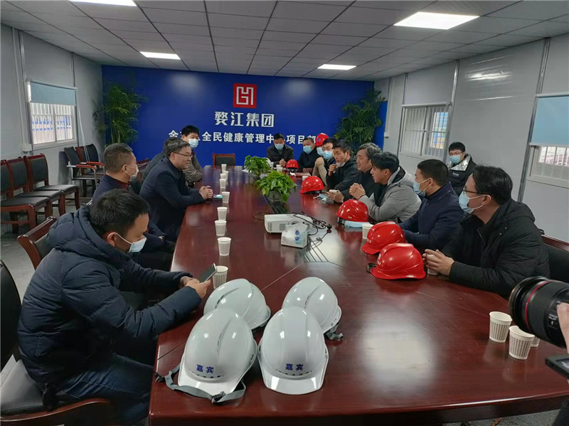 金东区委常委、常务副区长郑亚明赴公司承建全民健康管理中心项目慰问一线工作人员