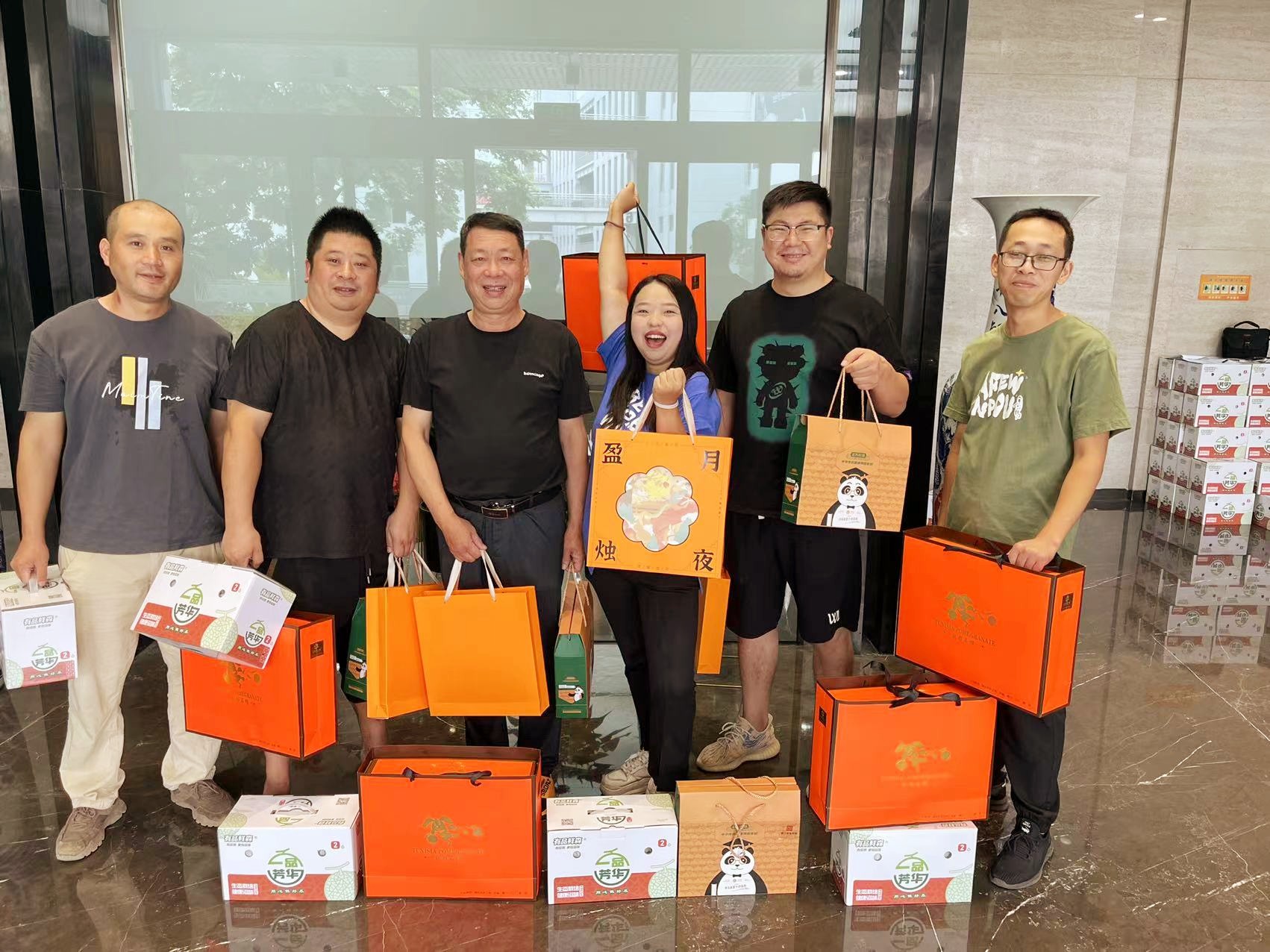 情暖中秋 与爱同行——婺江集团为员工发放中秋福利